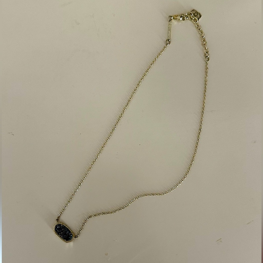 Kendra Scott necklace